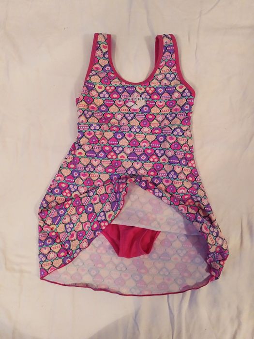 Продам детские купальники.