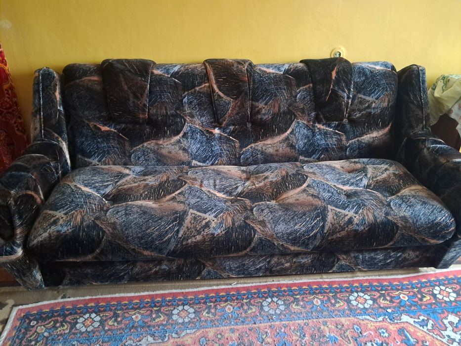 Отдам даром диван  мебель Телевизор