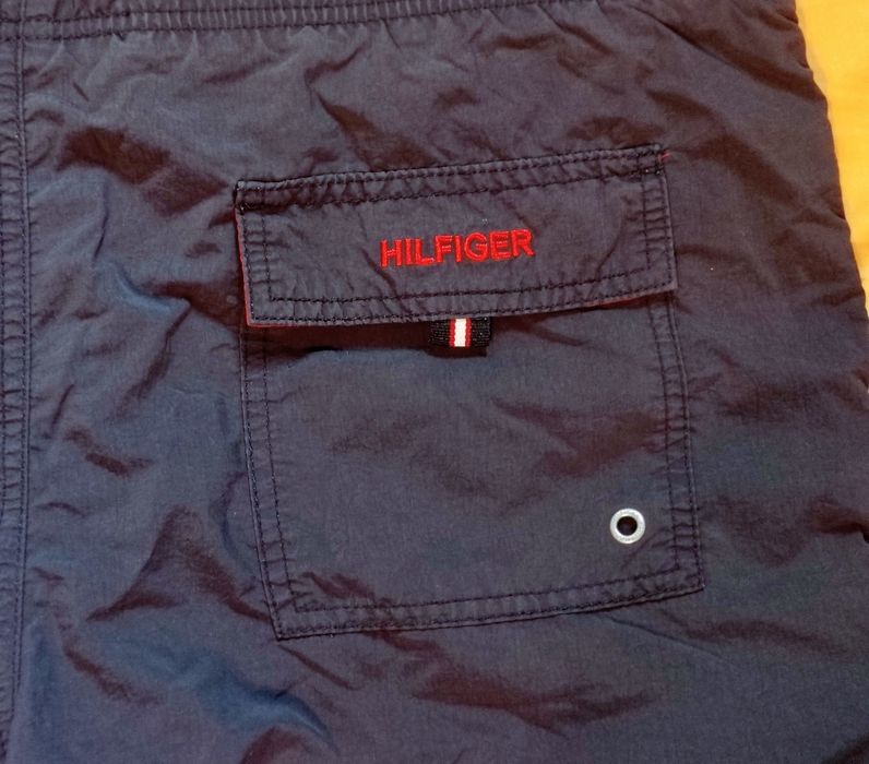 Pantaloni scurți Tommy Hilfiger.