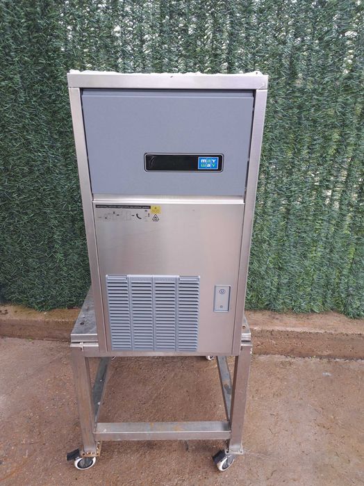 Професионален ледогенератор Brema