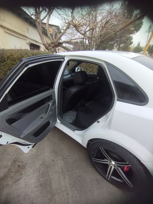 Lasseti 1.8 sotiladi