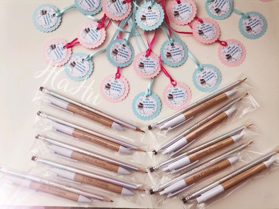 Гравирани химикали, моливи подаръчета и украса за празника на буквите