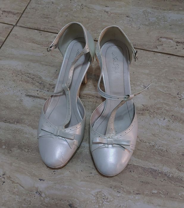 Pantofi albi perlati