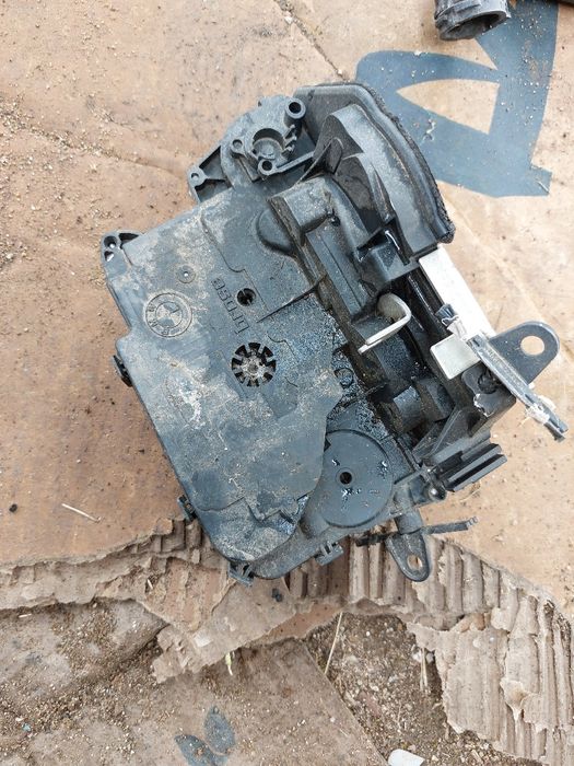 Механизъм заключване на вратата Бмв ф10 520д 184кс  n47 bmw f10 f11