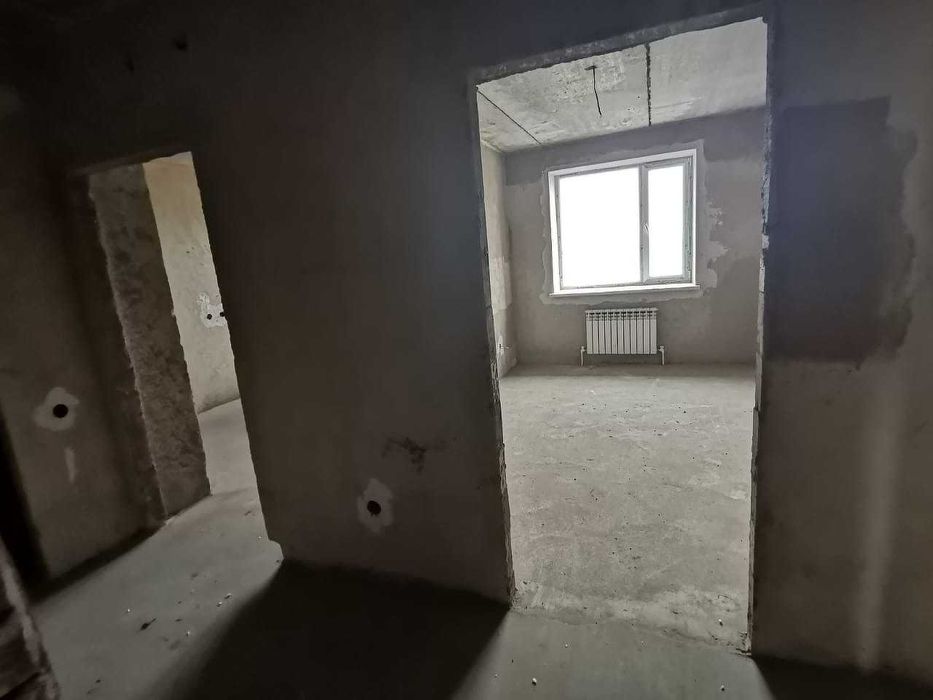 Продам 2х комн кв Батыс черновая