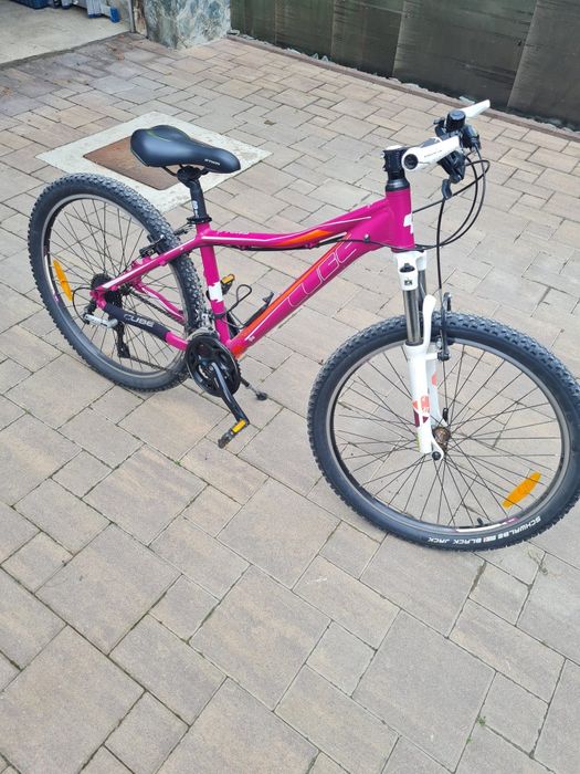 Bicicleta MTB CUBE, de dama.