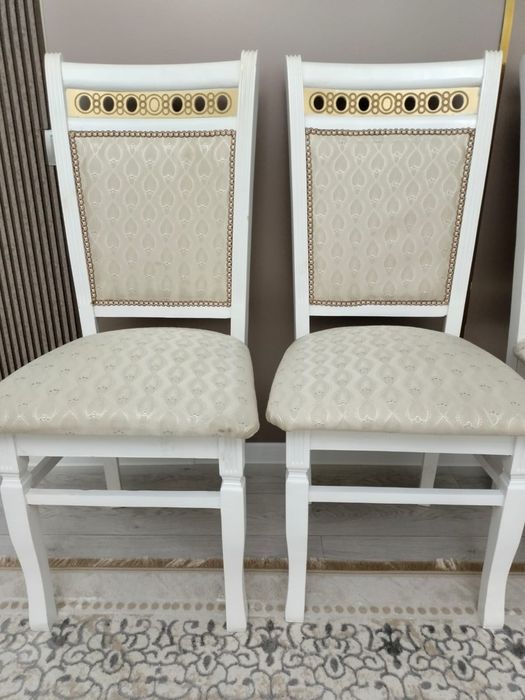 Продам стол в гостиную б/у.