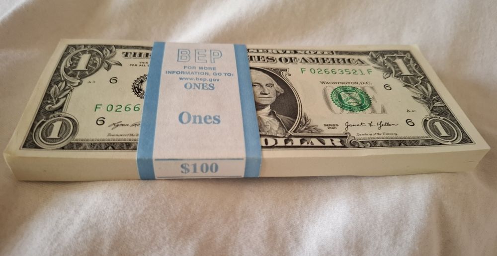 100 bancnote de 1 $ ,,serii consecutive, necirculate