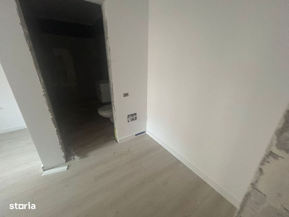 Apartament 3 camere decomandat, 35mp curte proprie, metrou Berceni