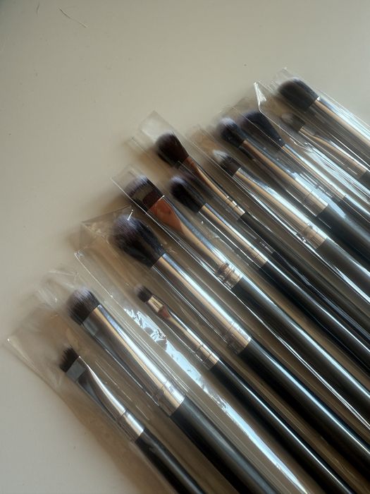 Палитра сенки + подарък четки за грим