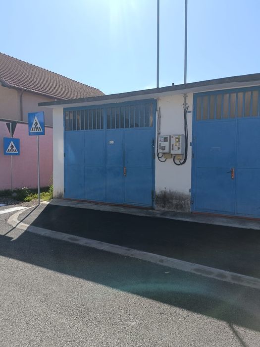 Vând garaj situat în Hunedoara