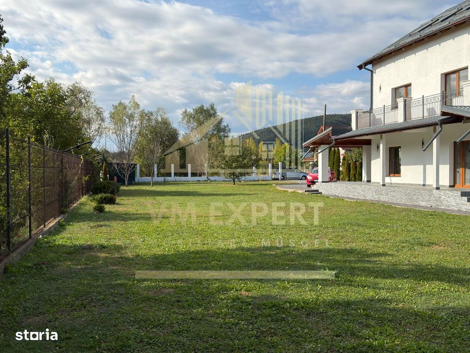 Casă 5 Camere Teren 1600 Mp Campulung