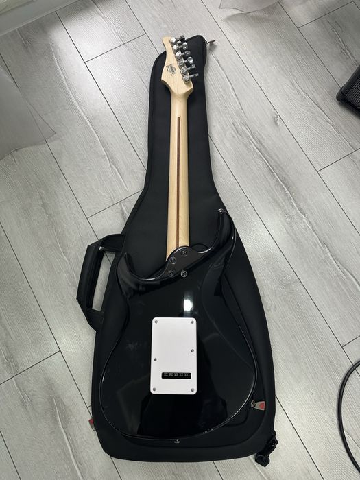 Продам гитару cort g200 bk