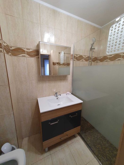 Inchiriez ap cu 3 camere,utilat modern.