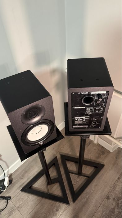 Yamaha HS5 + мониторные стойки
