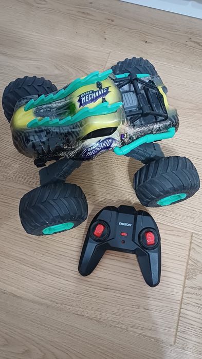 Mașină de teren cu telecomandă