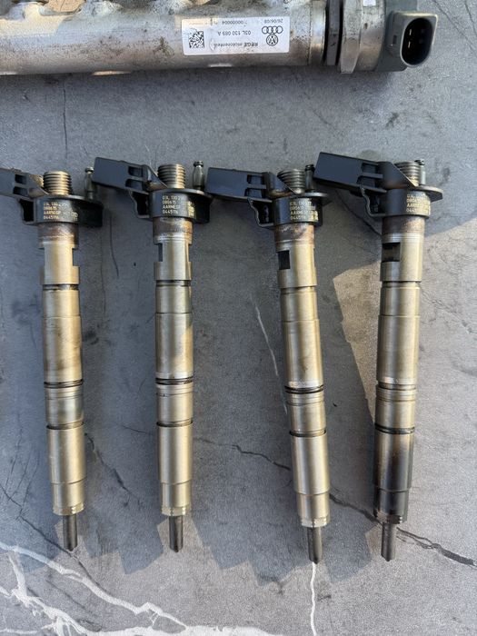 4x Injectoare audi a4 b8 2.0d 03L130277