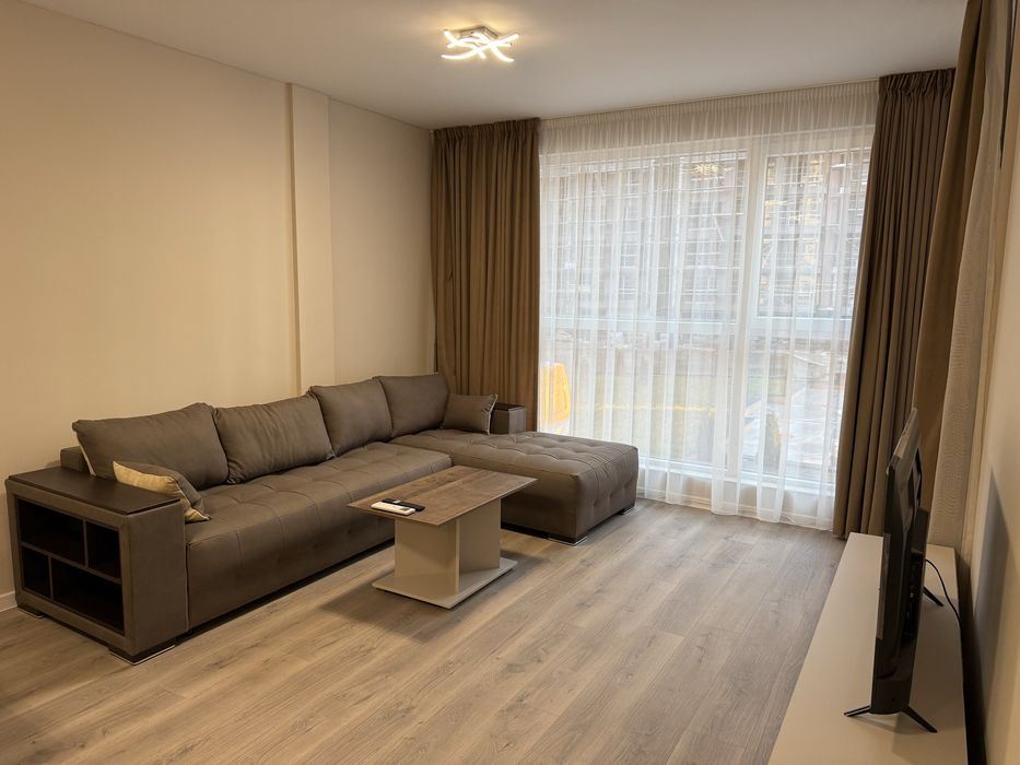 Двустаен апартамент с подземно паркомясто под наем в к-с “Южен 2”