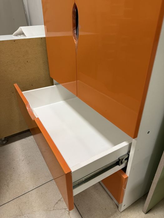 Продам шкаф в детскую