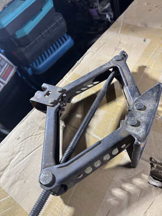 Оригинальный домкрат на камри 30/40