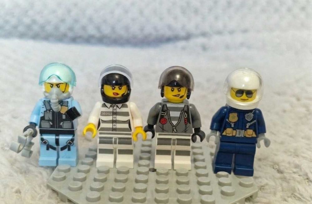 Vând LEGO City 60208 - Sky police parachute arrest