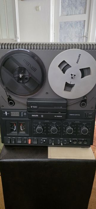 Vând magnetofon Philips N 4504