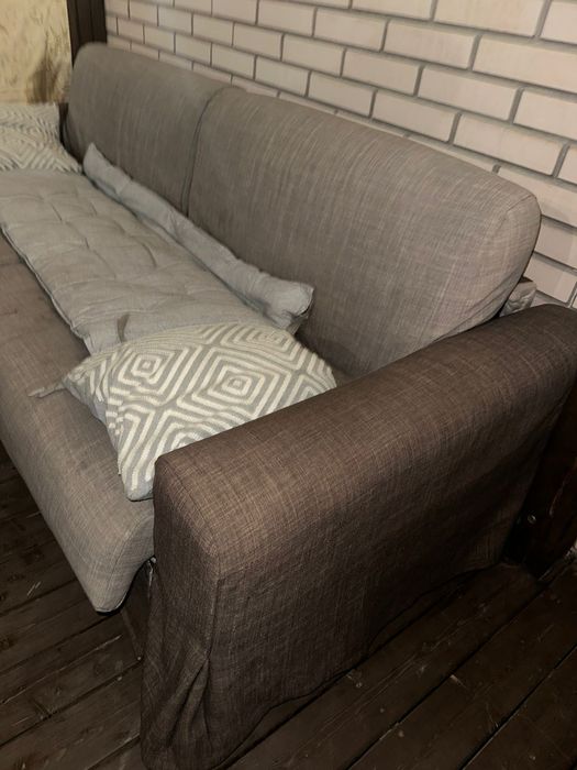 Двухместный диван