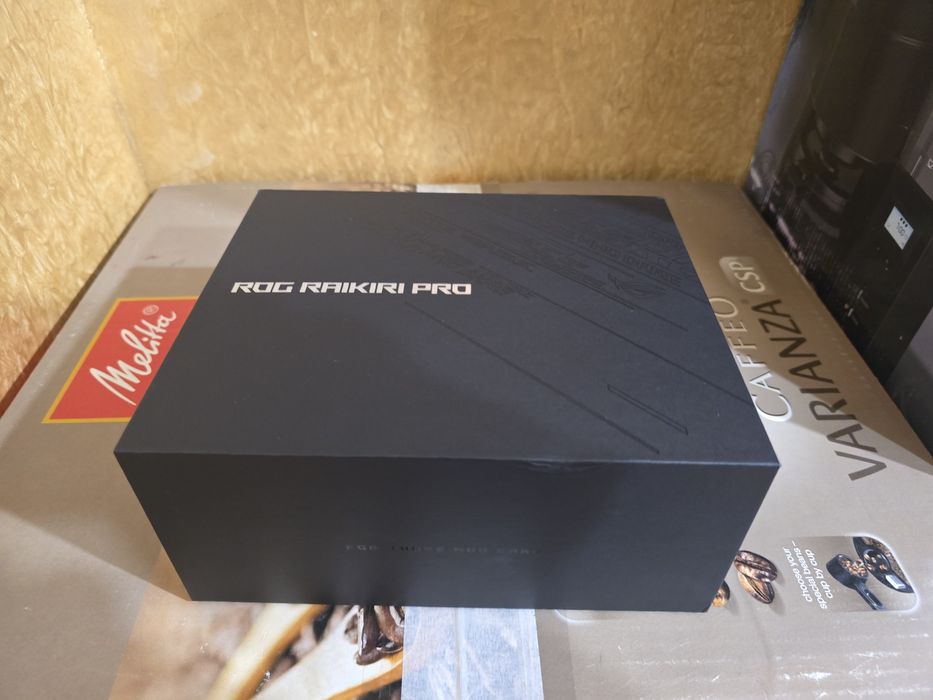 КАТО НОВ!!! ASUS ROG Raikiri Pro (90GC00W0-BGP000) OLED дисплей, трирежимна свързаност