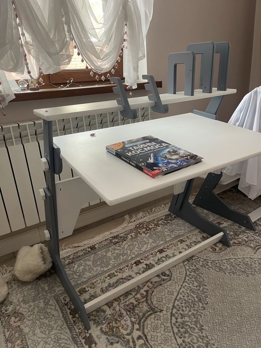 Школный стол для сладших классов