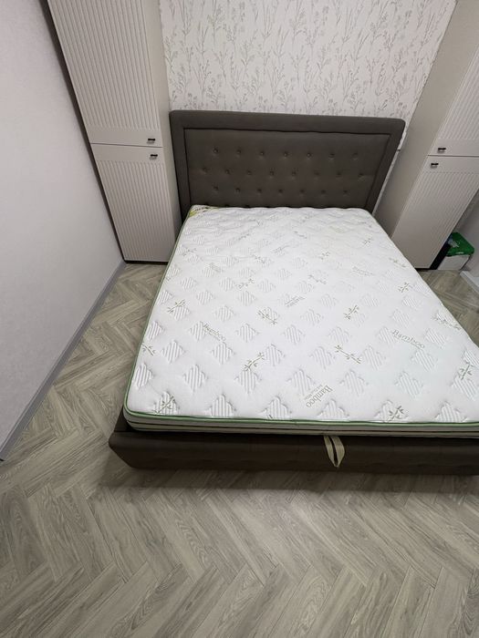 Продам кровать двух спальную евро