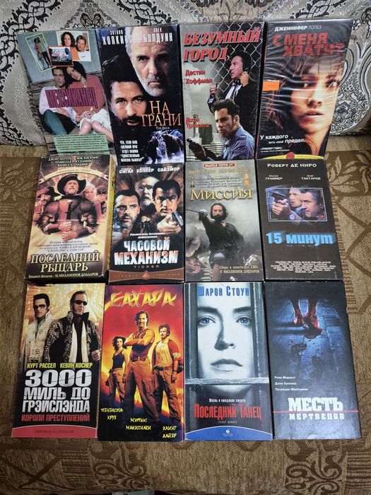 Видео кассеты и диски с фильмами