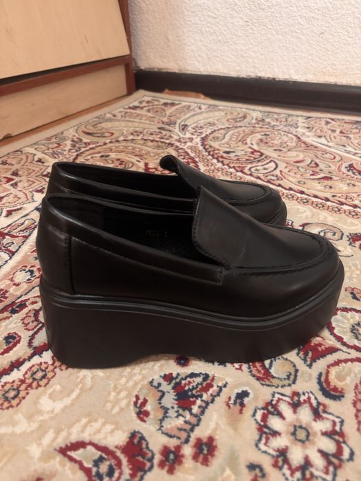 Женьская обувь 34 размер