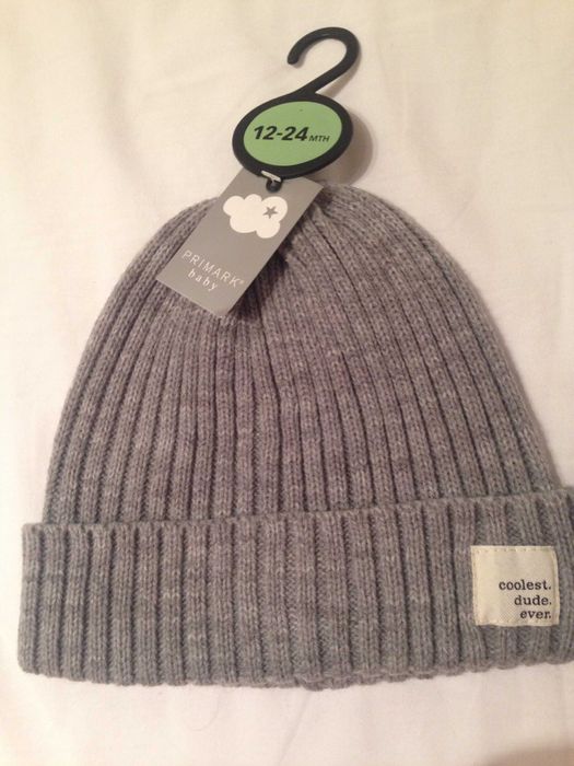 нова зимна шапка за момче