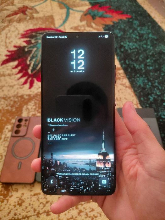Samsung s21ultra 5G каропка есть