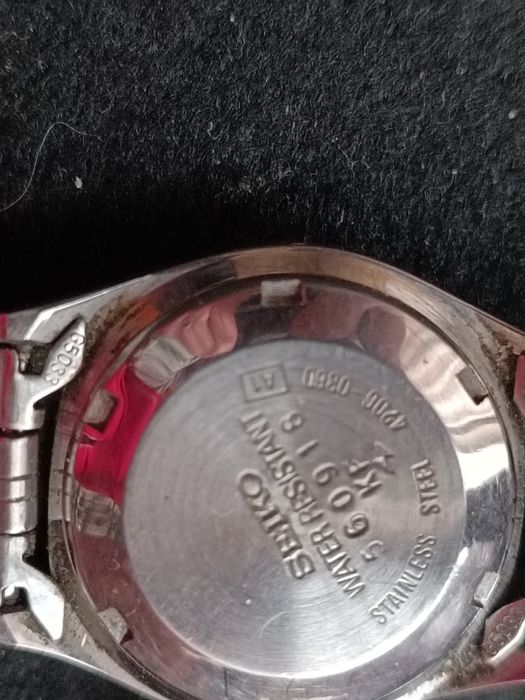 Дамски часовници Seiko -два броя