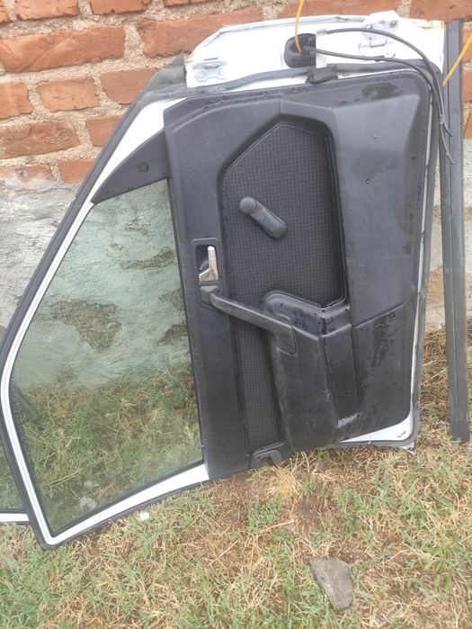 Врата отМерцедес 190