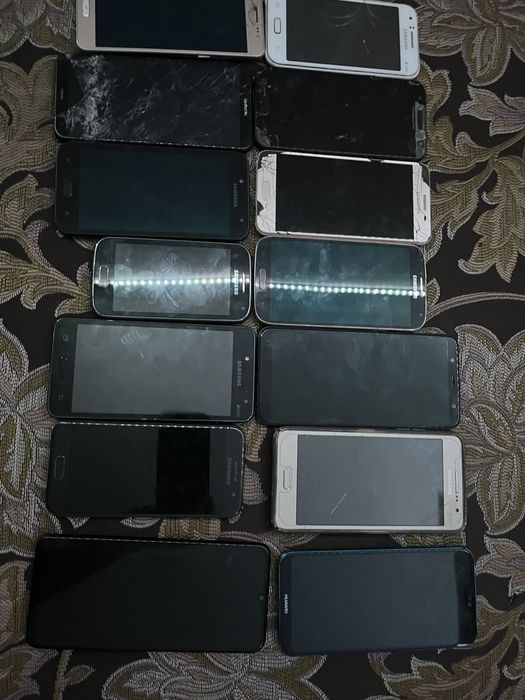 Телефон на запчасти продаю