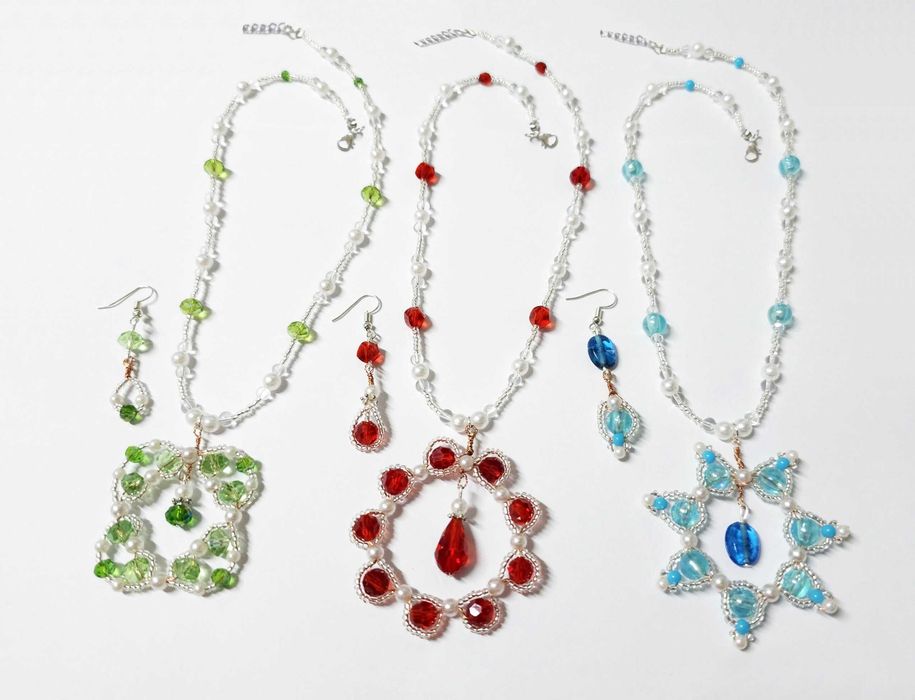 Coliere cu pandative model unicat si cercei, margele, rosu, albastru,