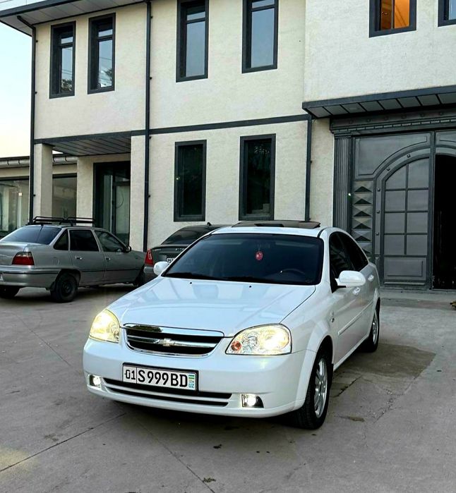 Ласетти 1.6 автомат. 2013. Бензин.