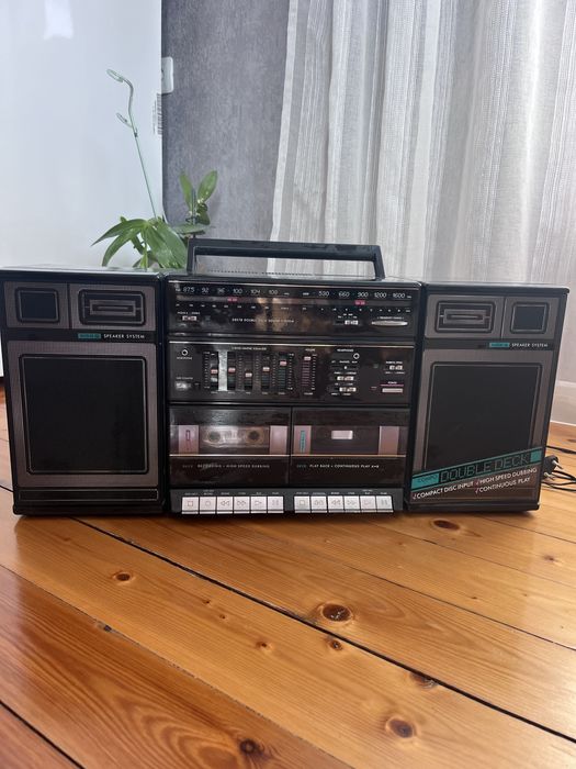 Двукасетъчен  касетофон в отлично състояние