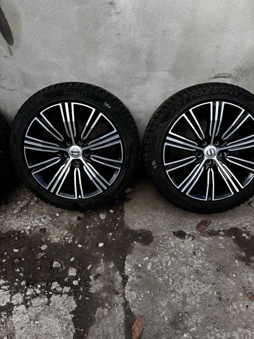 Doua anvelope Pirelli Winter SottoZero 235 45 R18 ci390