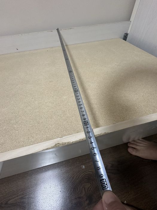 Кровать б.у  белого цвета  размер 93Х205 см
