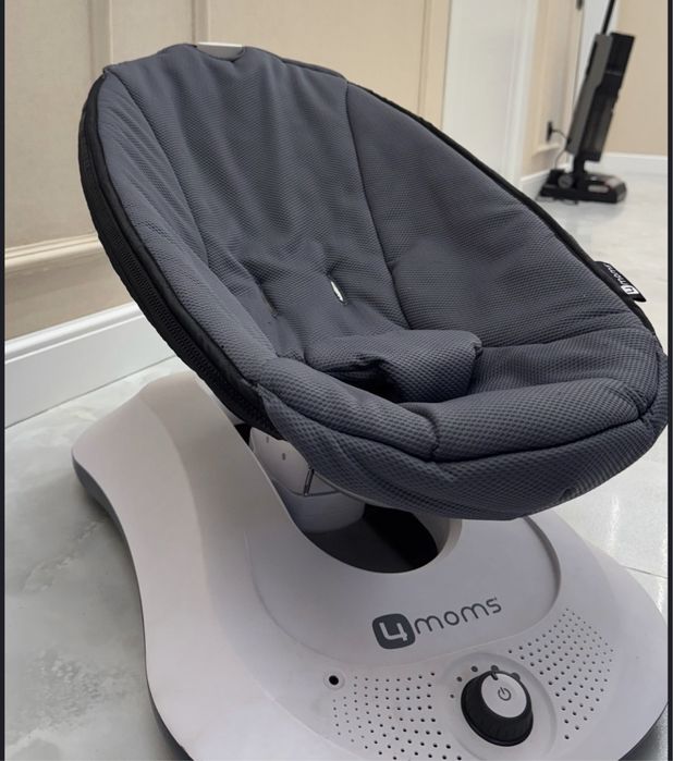 Продам шезлонг качалку 4moms