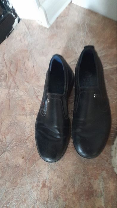 Продам обувь для мальчиков школьный