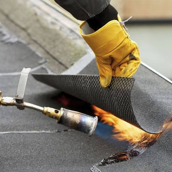 Executăm acoperișuri noi și reparații profesionale!