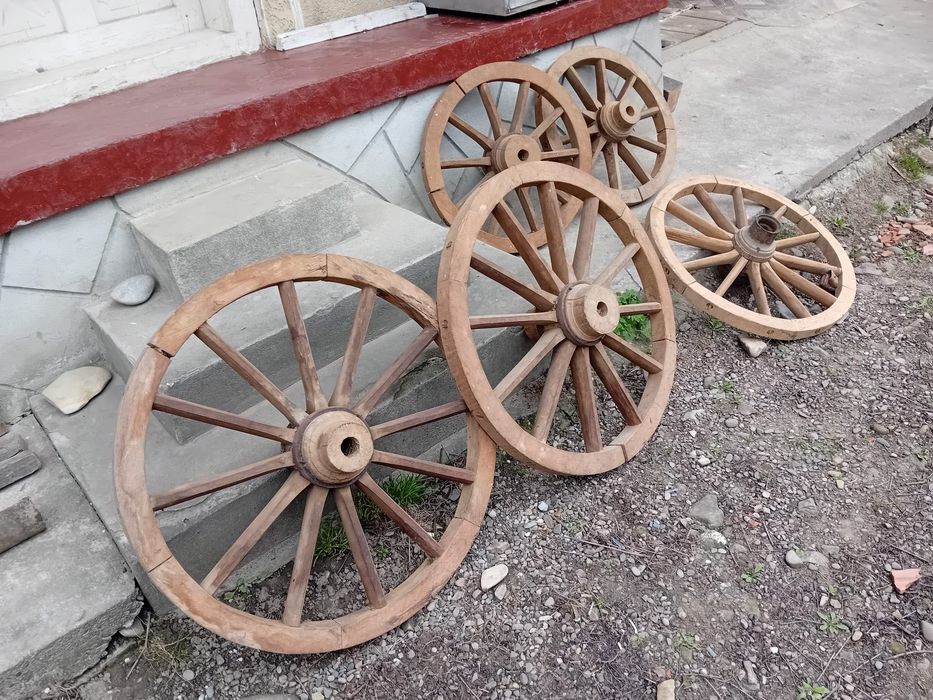 Roti de lemn ornament rustic