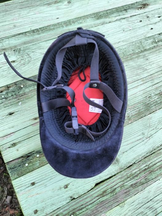 Старинна шапка за конна езда