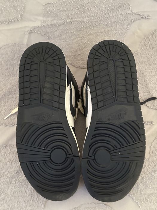 Jordan 1 mid white metallic gold obsidian