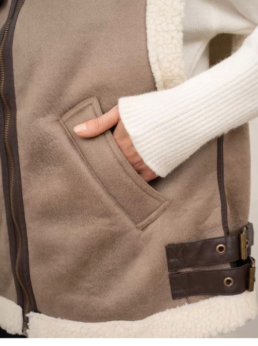 Жилетка утепленная меховая дубленка женская