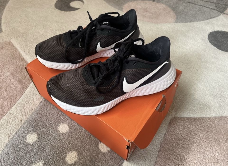 Унисекс маратонки Nike Revolution 5